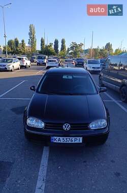 Хетчбек Volkswagen Golf 2002 в Києві