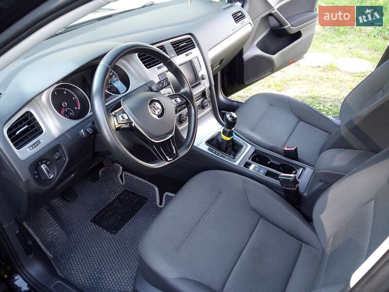 Універсал Volkswagen Golf 2016 в Івано-Франківську