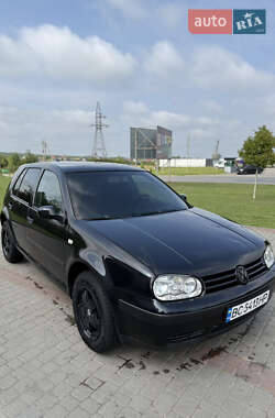 Хэтчбек Volkswagen Golf 2002 в Мостиске