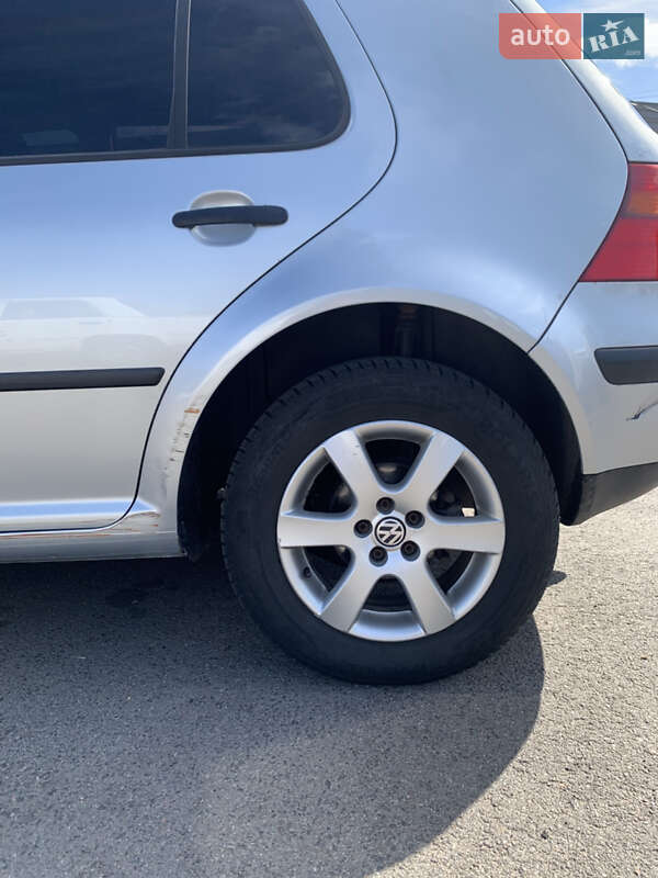 Хэтчбек Volkswagen Golf 2001 в Черкассах