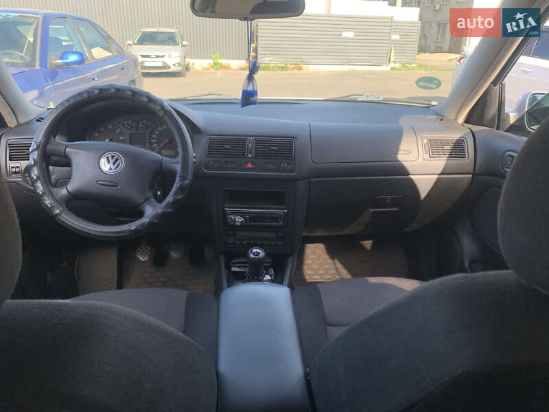 Хэтчбек Volkswagen Golf 2001 в Черкассах
