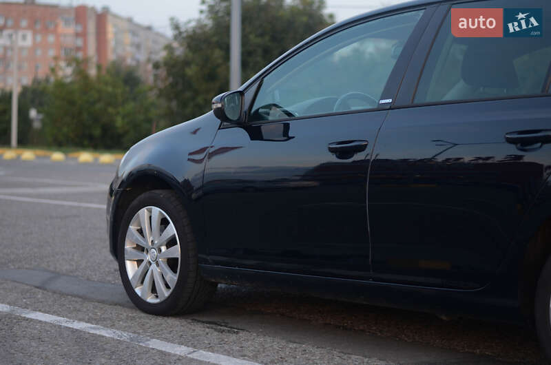 Хэтчбек Volkswagen Golf 2011 в Черновцах