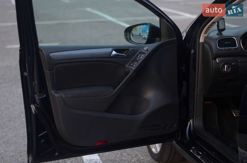 Хэтчбек Volkswagen Golf 2011 в Черновцах