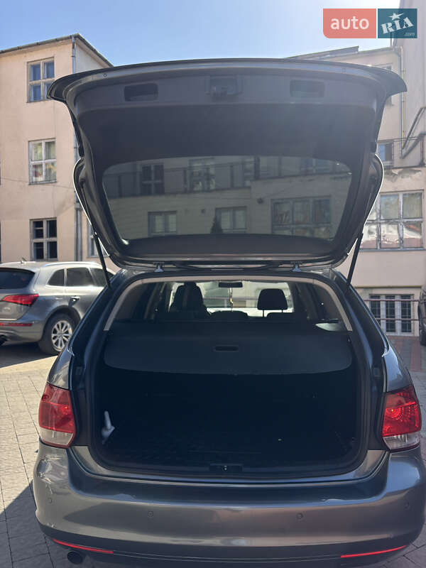 Універсал Volkswagen Golf 2010 в Ужгороді