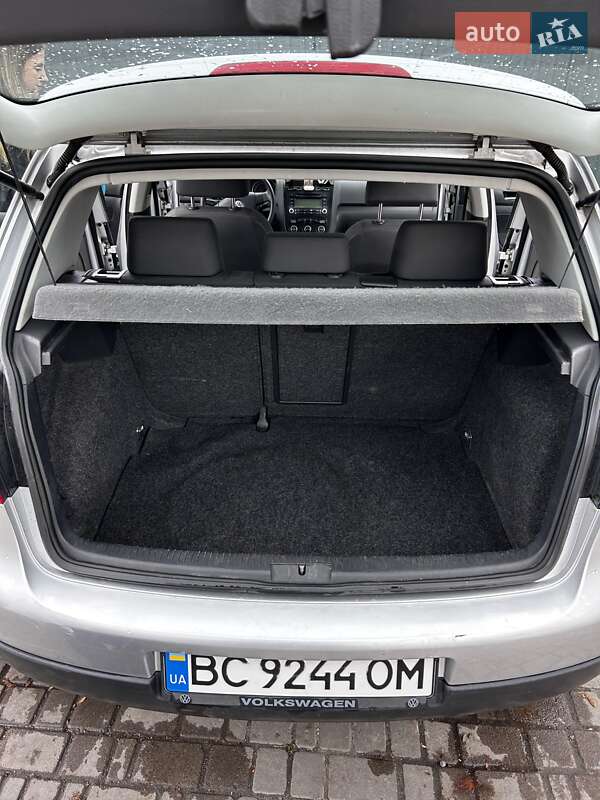 Хетчбек Volkswagen Golf 2005 в Львові