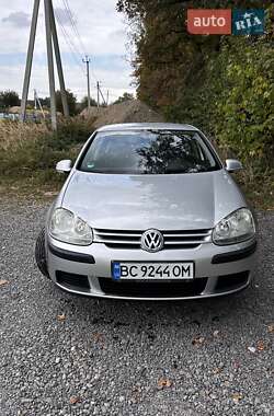Хетчбек Volkswagen Golf 2005 в Львові