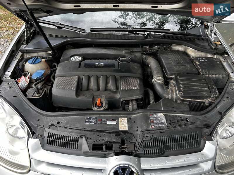 Хетчбек Volkswagen Golf 2005 в Львові