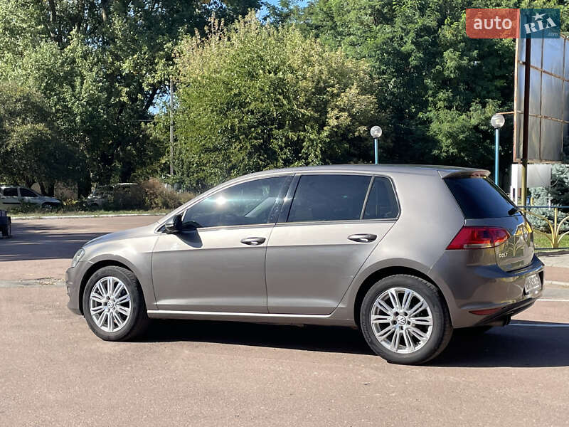 Хэтчбек Volkswagen Golf 2013 в Конотопе