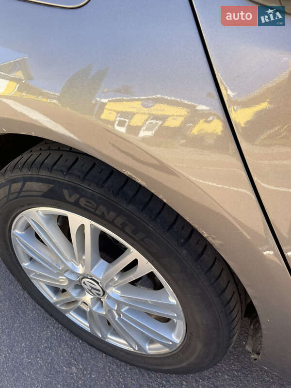 Хэтчбек Volkswagen Golf 2013 в Конотопе