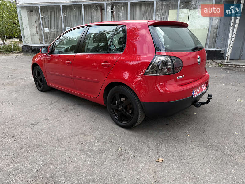 Хэтчбек Volkswagen Golf 2005 в Полтаве