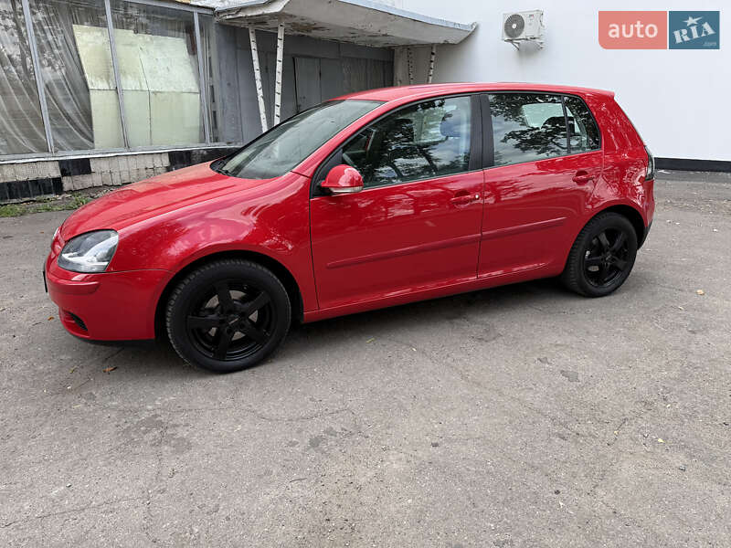Хэтчбек Volkswagen Golf 2005 в Полтаве