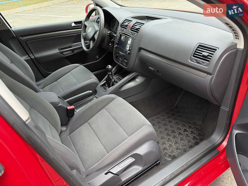 Хэтчбек Volkswagen Golf 2005 в Полтаве