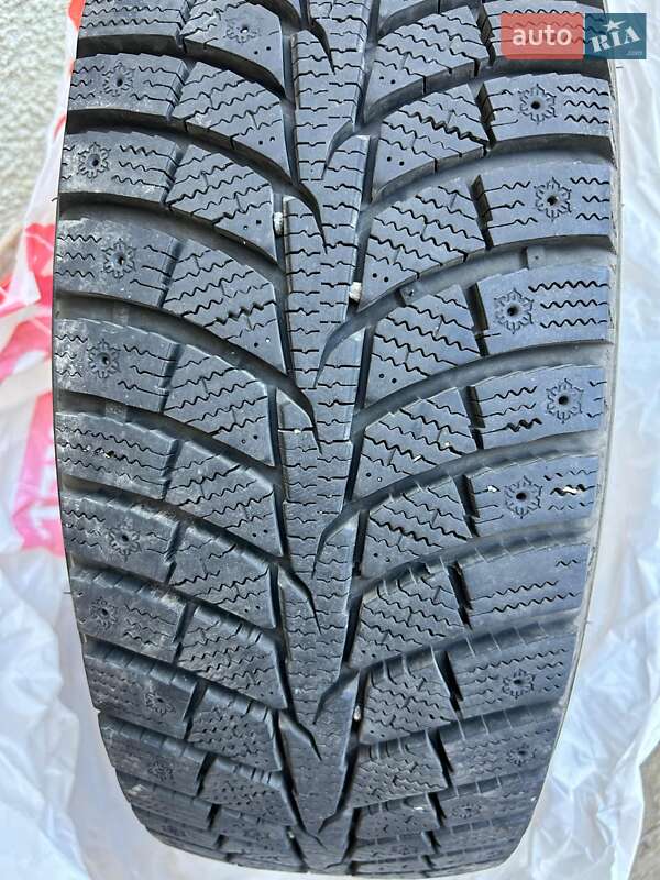 Хэтчбек Volkswagen Golf 2004 в Доброславе