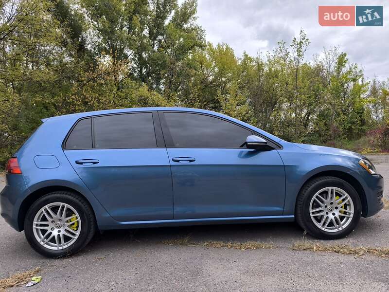 Хэтчбек Volkswagen Golf 2015 в Кременчуге