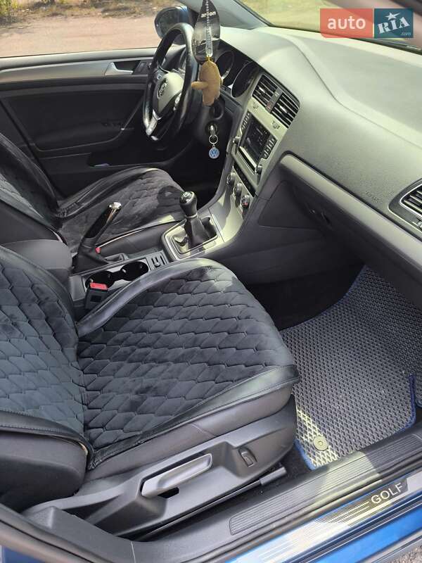 Хэтчбек Volkswagen Golf 2015 в Кременчуге