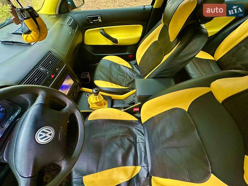 Хетчбек Volkswagen Golf 2003 в Шостці