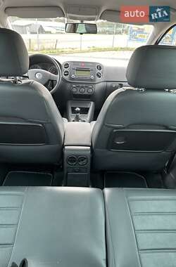 Хетчбек Volkswagen Golf 2005 в Чернівцях