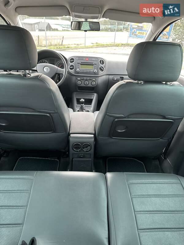 Хетчбек Volkswagen Golf 2005 в Чернівцях