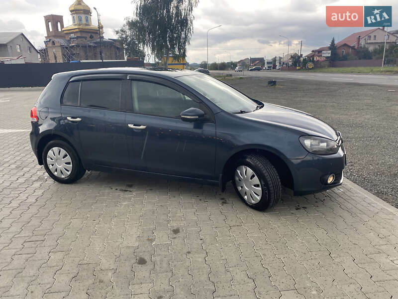 Хэтчбек Volkswagen Golf 2010 в Луцке