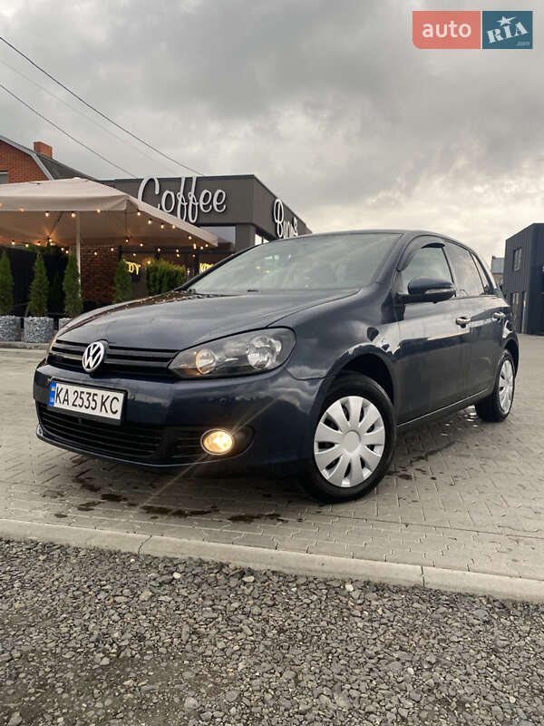 Хэтчбек Volkswagen Golf 2010 в Луцке