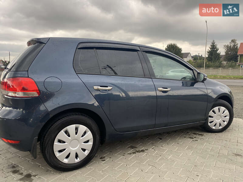 Хэтчбек Volkswagen Golf 2010 в Луцке