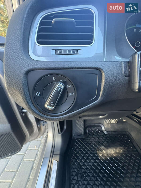 Хэтчбек Volkswagen Golf 2015 в Каменском