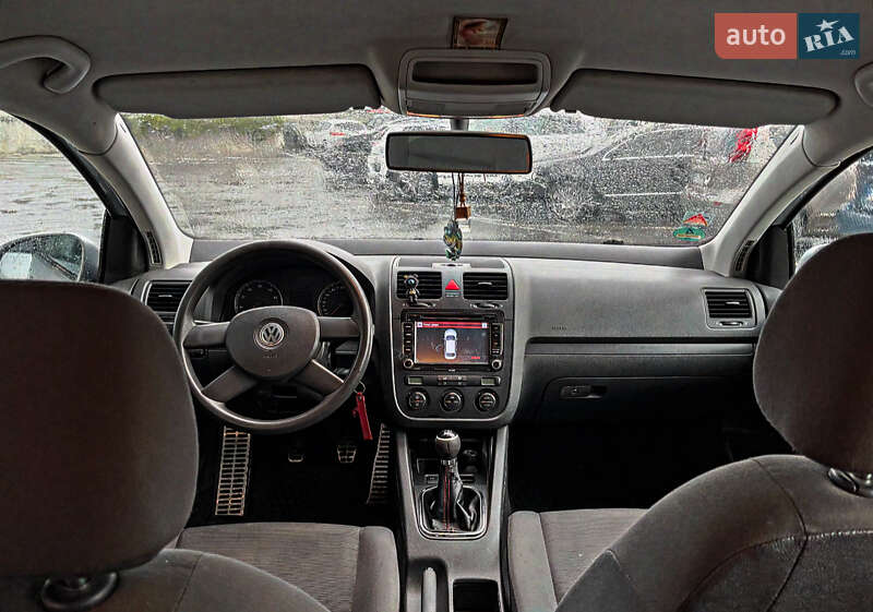 Хетчбек Volkswagen Golf 2004 в Тернополі