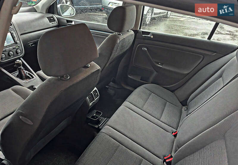 Хетчбек Volkswagen Golf 2004 в Тернополі