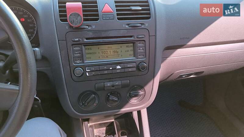 Хетчбек Volkswagen Golf 2005 в Миколаєві