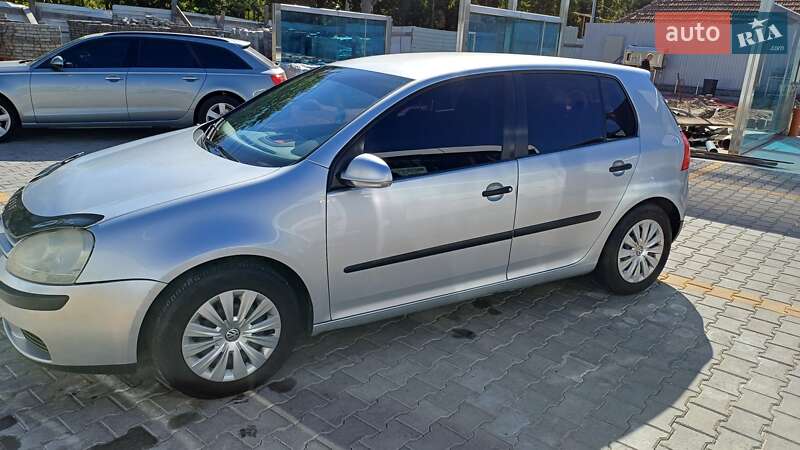 Хетчбек Volkswagen Golf 2005 в Миколаєві