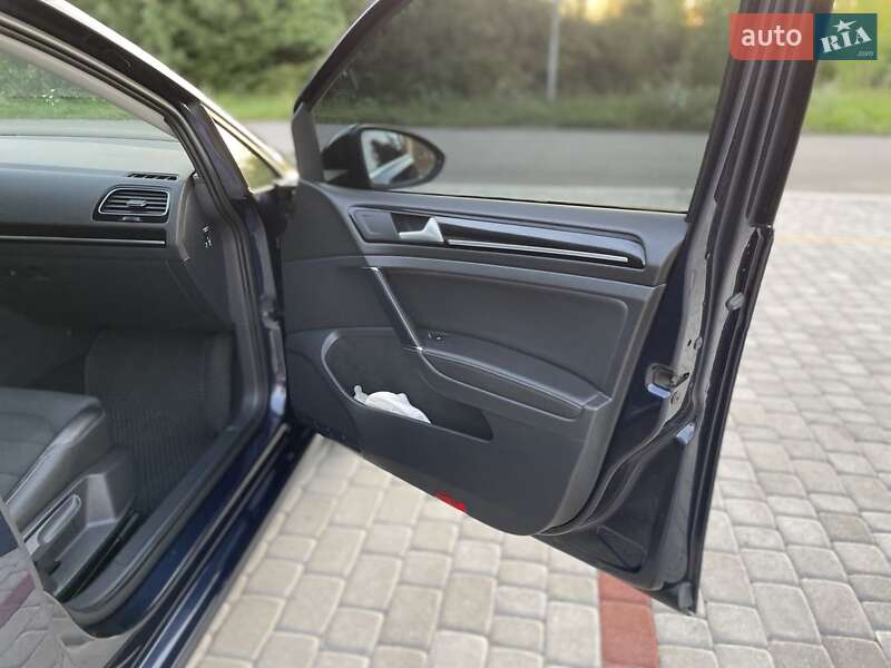 Універсал Volkswagen Golf 2014 в Хмельницькому