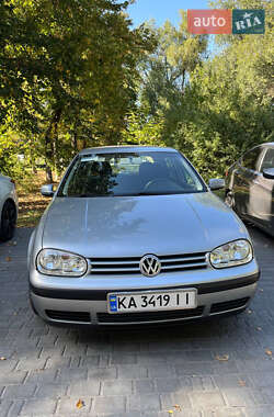 Хетчбек Volkswagen Golf 2002 в Запоріжжі