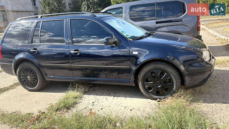Універсал Volkswagen Golf 2002 в Ізмаїлі