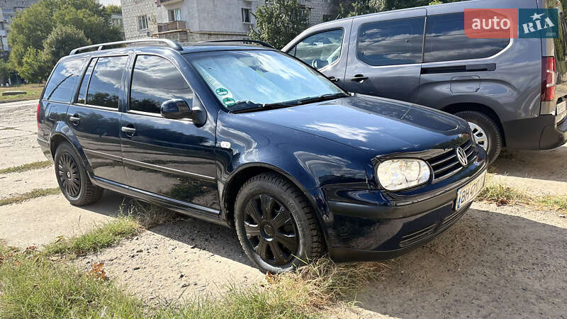 Універсал Volkswagen Golf 2002 в Ізмаїлі