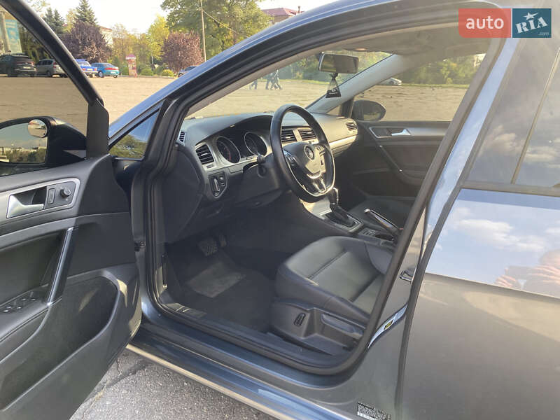 Хетчбек Volkswagen Golf 2014 в Запоріжжі