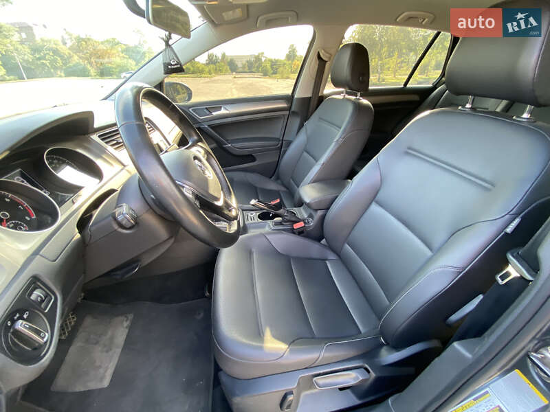 Хетчбек Volkswagen Golf 2014 в Запоріжжі