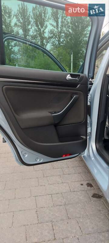 Универсал Volkswagen Golf 2010 в Надворной