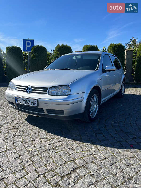 Хетчбек Volkswagen Golf 2000 в Жовкві