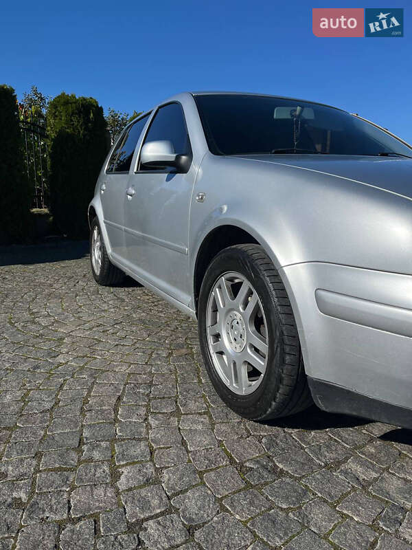 Хетчбек Volkswagen Golf 2000 в Жовкві