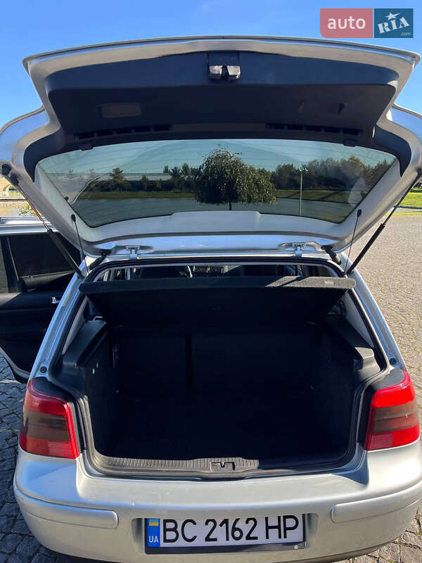 Хетчбек Volkswagen Golf 2000 в Жовкві