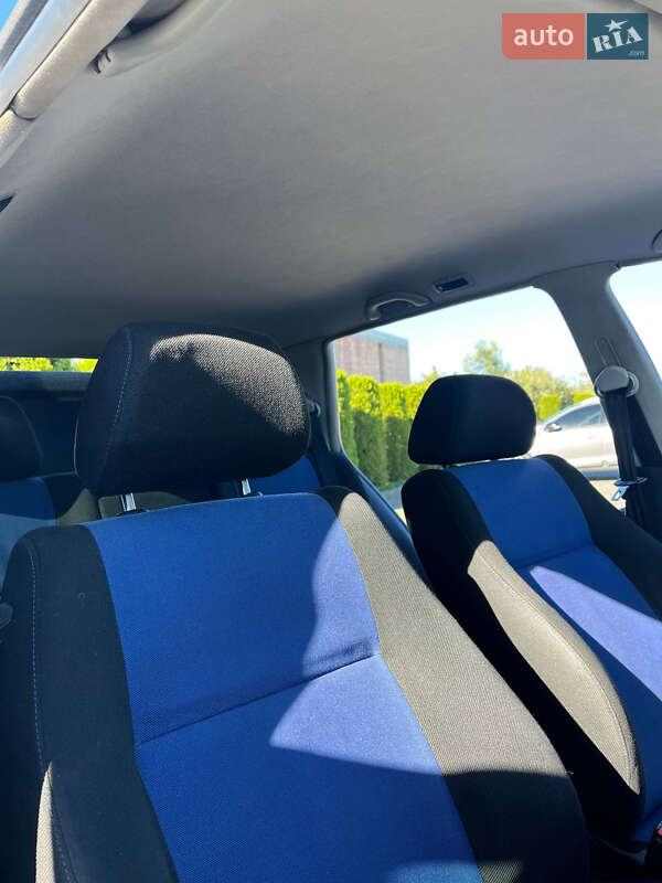 Хетчбек Volkswagen Golf 2000 в Жовкві