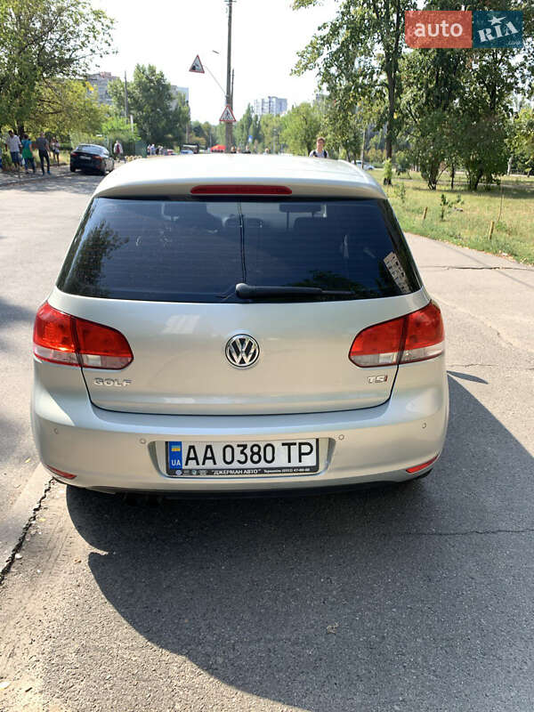 Хэтчбек Volkswagen Golf 2012 в Киеве