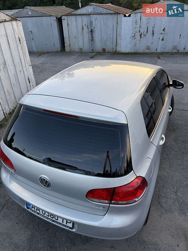 Хэтчбек Volkswagen Golf 2012 в Киеве