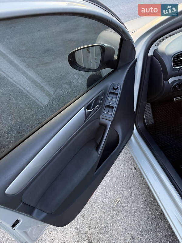 Хэтчбек Volkswagen Golf 2012 в Киеве