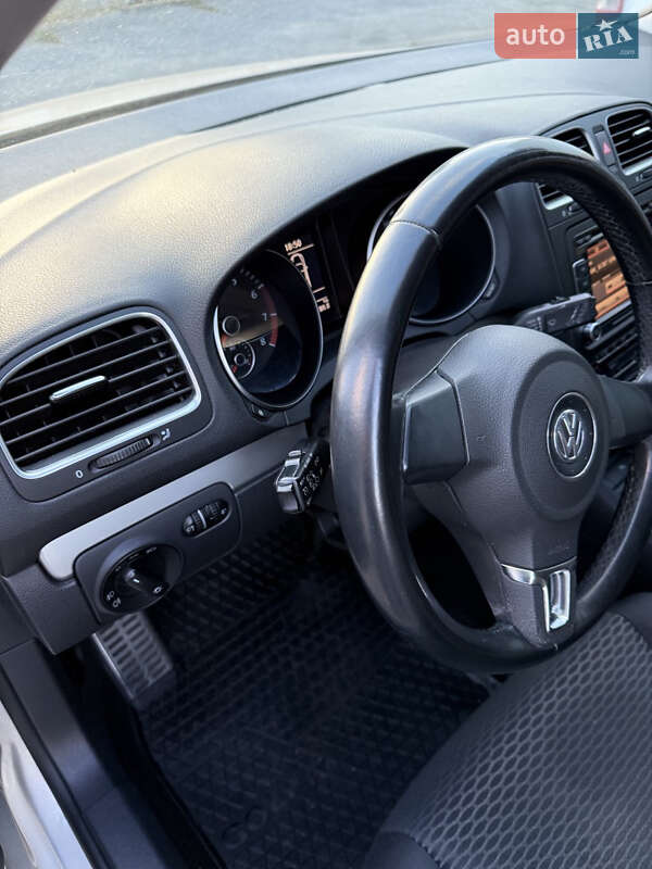Хэтчбек Volkswagen Golf 2012 в Киеве