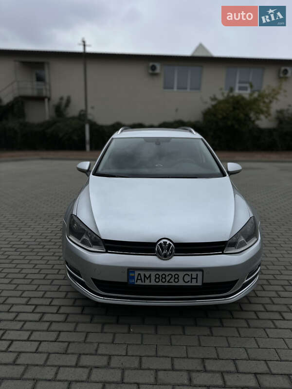 Універсал Volkswagen Golf 2014 в Житомирі
