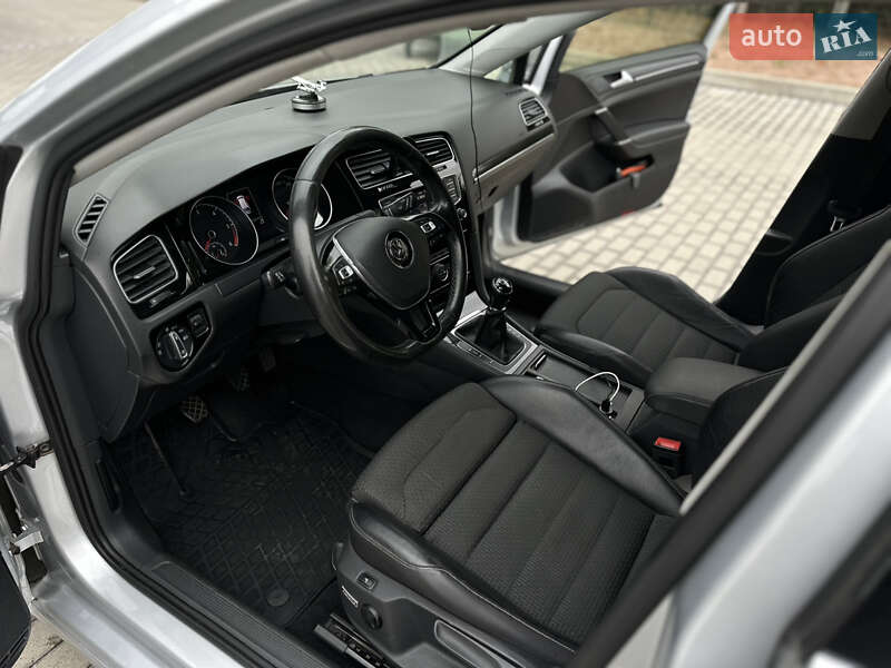 Універсал Volkswagen Golf 2014 в Житомирі