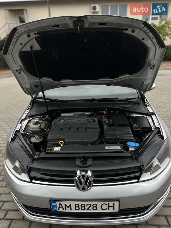 Універсал Volkswagen Golf 2014 в Житомирі