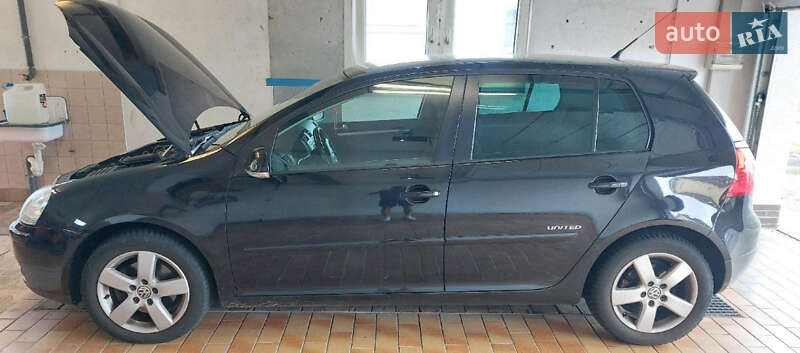 Хетчбек Volkswagen Golf 2009 в Луцьку