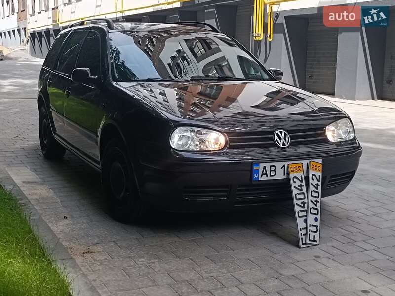 Універсал Volkswagen Golf 2002 в Вінниці